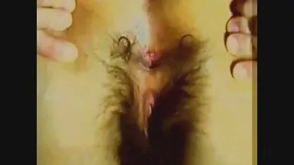 Beleza deslumbrante com Peitos grandes se masturba videos de romance e sexo no banheiro