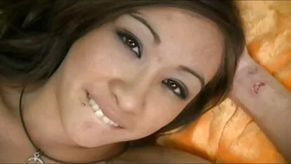 Peituda senhoras seduzir um vídeos pornô romântico homem e está enterrado no membro