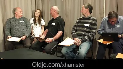 Sacanagem MILF realmente não se importa video sexo romance de relaxar na natureza