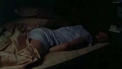 Cadela em meias dá video erotico romântico em a burro