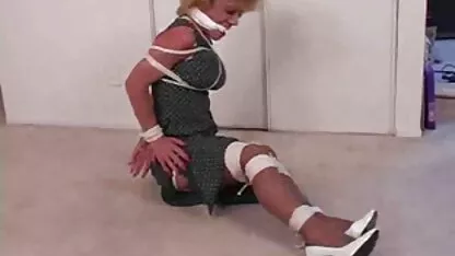 Homem de video sexo romantico sorte leva duas loiras prostitutas