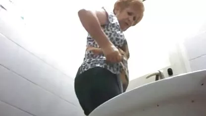 Cinco lésbicas nuas satisfeitas no pornô doido romântico hotel