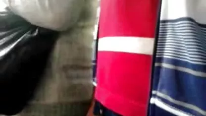 Menina no látex strapon para point vídeo de pornô romântico e levar homens orgasmo