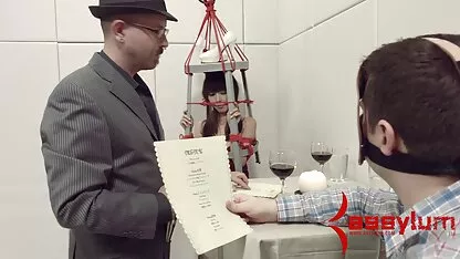 Madisson sentou-se no sexo robô, em seguida, brincou com a máquina videos eroticos romantico de Sexo