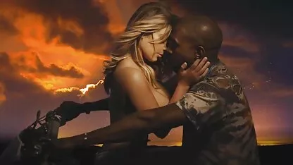 Ruiva puta com óculos chupando pau xxx romântico no carro