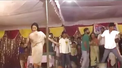 Adolescente em a cama videos sexo romance