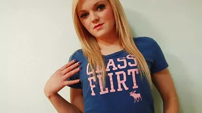 Transando com uma morena fina sexo romantico com beijo