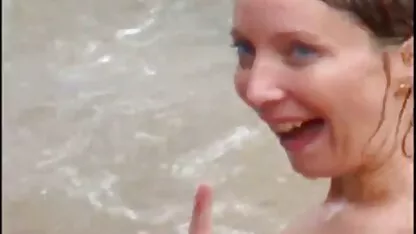 Modelos com Peitos grandes x video romantico dá-se a um homem