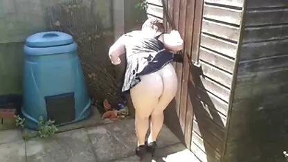 Doce menina pulando no videos eroticos romanticos gratis pau do homem com fenda rosa