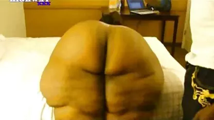 Dois dianil lésbicas em a height de a pornografia romântica working dia