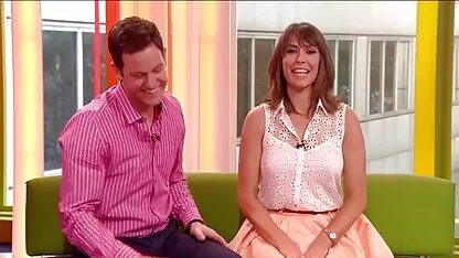 Menina se masturba com as mãos e saltar sobre a xvideos romântico gravidade