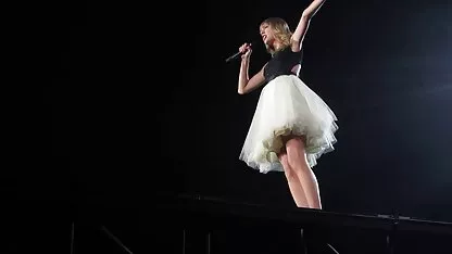 Uma grande pênis vestindo anal sexo video romantico jovem beleza