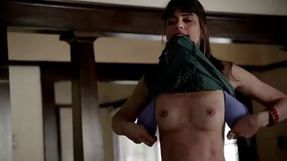 Punheta Adolescente xxx romântico vaginal banho com vibrador