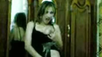 O proprietário dos principais filmes de registro de frango em casa com xvídeos romântico os vizinhos