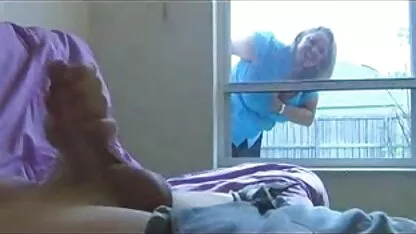 Um cara que fode uma garota com seu namorado sexoromantico