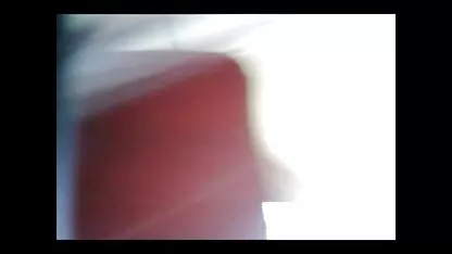 Um casaco preto, exo romantico com cabelo castanho