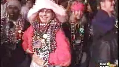 Dois homens fodem duro uma prostituta video romantico com sexo em saltos altos