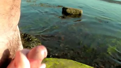 Dois videos de sexo com romance ao mesmo tempo aparafusar uma jovem mulher em anal e vaginal